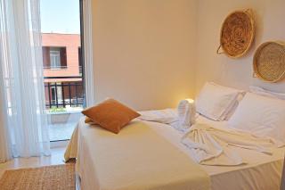 CreteSuites - Urban Villa with Pool - 500m to the Beach - 1