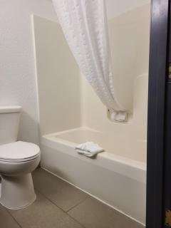 AmericInn by Wyndham, Galesburg, IL - Galesburg - 2