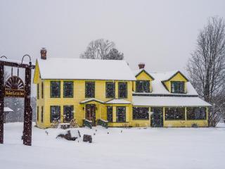 Bark Eater Inn - Keene - 9