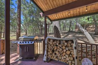 Deck with Wooded Views Rustic-Chic Prescott Cabin! - Prescott - 8