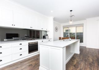 4 Bedroom Inner City Townhouse - SLEEPS 9 !! - 0
