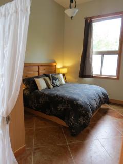 Cobble Wood and Bird Sanctuary Guest Houses - Tofino - 8