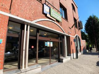 HI Brussels Generation Europe Hostel - 8