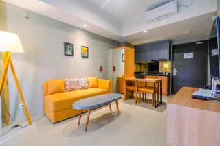 Luxury 1BR Apartment with Golf View at Mustika Golf Residence By Travelio - Bekasi - 4