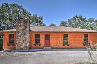 Luxe Cabin with Hot Tub, Theater, Pool Table, Arcade - 6