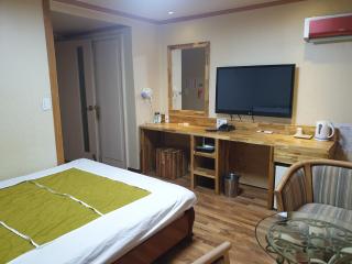 Green and Blue Hotel - Pyeongchang - 8