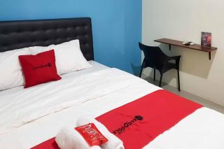 RedDoorz at Mayjen Sungkono Surabaya - Surabaya - 3