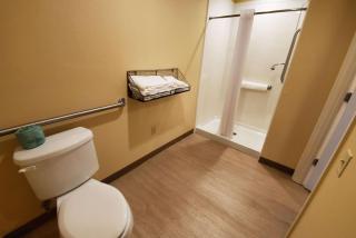 Days Inn & Suites by Wyndham Florence/Jackson Area - Florence - 1