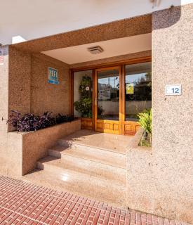 Hostal y Apartamentos Santa Eulalia - Santa Eularia des Riu - 3