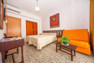 Hostal y Apartamentos Santa Eulalia - Santa Eularia des Riu - 6
