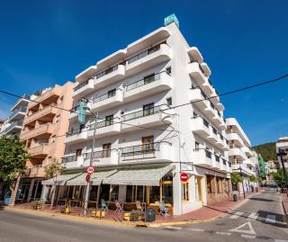 Hostal y Apartamentos Santa Eulalia - Santa Eularia des Riu - 0