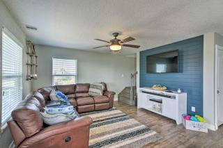 2 Blocks to Gulf Surfside Beach Family Home! - 8