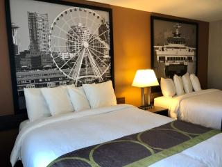 Super 8 by Wyndham Lynnwood - Lynnwood - 1