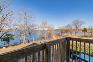 Lake Front King Suite: Full Kitchen-Lakefront Deck- Shared Hot Tub - 7