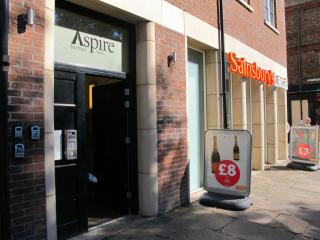 Churchill Two Bedroom Apartments with Free Parking and The Minster view - 2