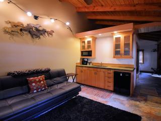 Carriage House Accommodations - 9