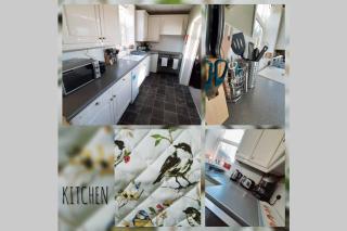 Stones Cottage Farm, nr Haworth, family friendly, work friendly, gaming barn, hot tub, free wifi, free parking, EV point - 3