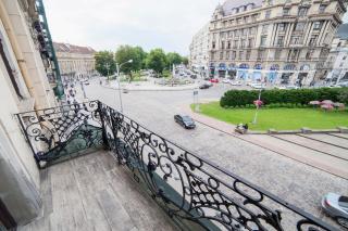 Miskevycha Square 5a Apartment- view of the center of Lviv with a balcony - 1