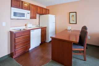 GrandStay Hotel & Suites Downtown Sheboygan - 8