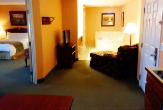 GrandStay Hotel & Suites Downtown Sheboygan - Sheboygan - 3