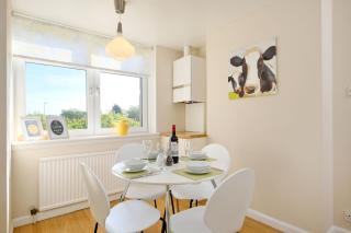 Home from Home Aberdeen-Spacious West End Apartment-Free Parking-Near ARI & City Centre - 4