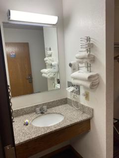 Americas Best Value Inn Champaign - Champaign - 9