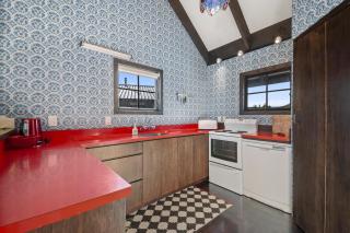 Chalet Mahuta - Five Mile Bay Holiday Home - Waitahanui - 3