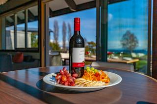 Chalet Mahuta - Five Mile Bay Holiday Home - Waitahanui - 2