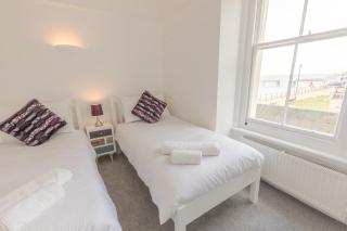 Pier View Apartment - 2