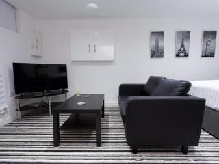 Shaftesbury Apartment - Leeds - 4