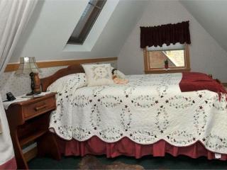 Victorian Loft Bed and Breakfast - 3