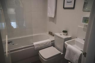 The Hive Apartment - Marple - 7