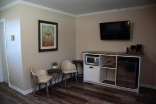 CARLETON INN & COTTAGES - 2