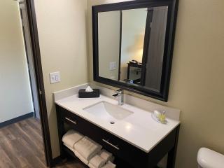 Cobblestone Inn & Suites - Forest City - Forest City - 3