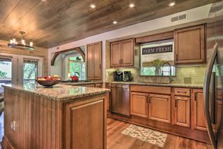 Mtn-View Cabin with Hot Tub in Sevierville! - 2