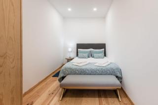 LovelyStay - 1BR Flat w AC and Balcony by Aliados - Porto - 6