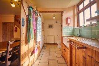 Host & Stay - The Red Brick Barn - 2