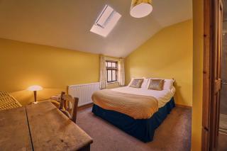 Host & Stay - The Red Brick Barn - 9