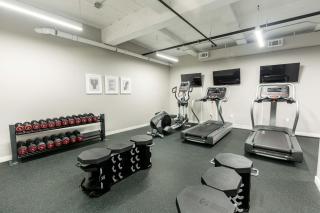 Kislak 201 Spacious Studio Steps from Everything - Newark - 7