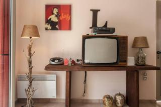 Nikolis Vacation House - 8