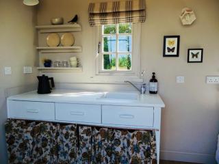 The Oaks Glamping - Rubie's Shepherds Hut - Colkirk - 0