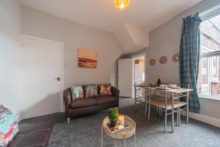 3 Bedroom Hull Sleeps 6 Glam Contractor & Leisure & Families Close to Clough Rd - 6