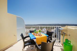 Summer Breeze Apartment with panoramic terrace - by Getawaysmalta - Mellieħa - 9