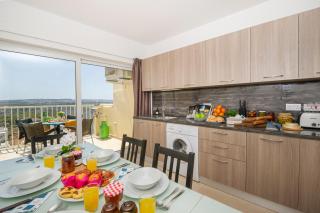 Summer Breeze Apartment with panoramic terrace - by Getawaysmalta - Mellieħa - 2