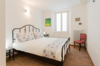 Da Pia in Historycal Como City Centre by Rent All Como - 9