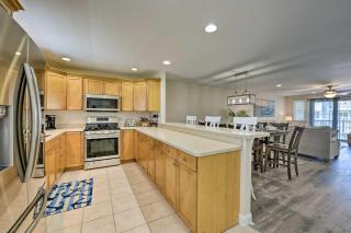 Retreat with BBQ and Balcony 1 Block to Boardwalk! - Wildwood - 2