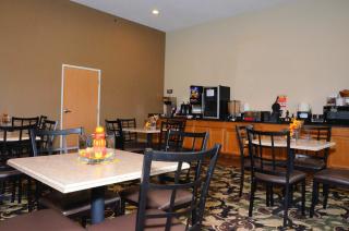 Cobblestone Inn & Suites - Lake View - 5