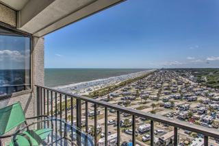 Colorful Escape with Ocean View and Pool Access - 9