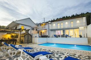 Holiday home Leko with outdoor pool and hot tub , can fit 22 people - Donji Proložac - 3