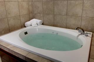 Cobblestone Inn & Suites - Rugby - Rugby - 9